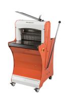 Хлеборезательная машина полуавтоматическая BakeBerry FB-520 Хлеборезательная машина полуавтоматическая BakeBerry FB-520