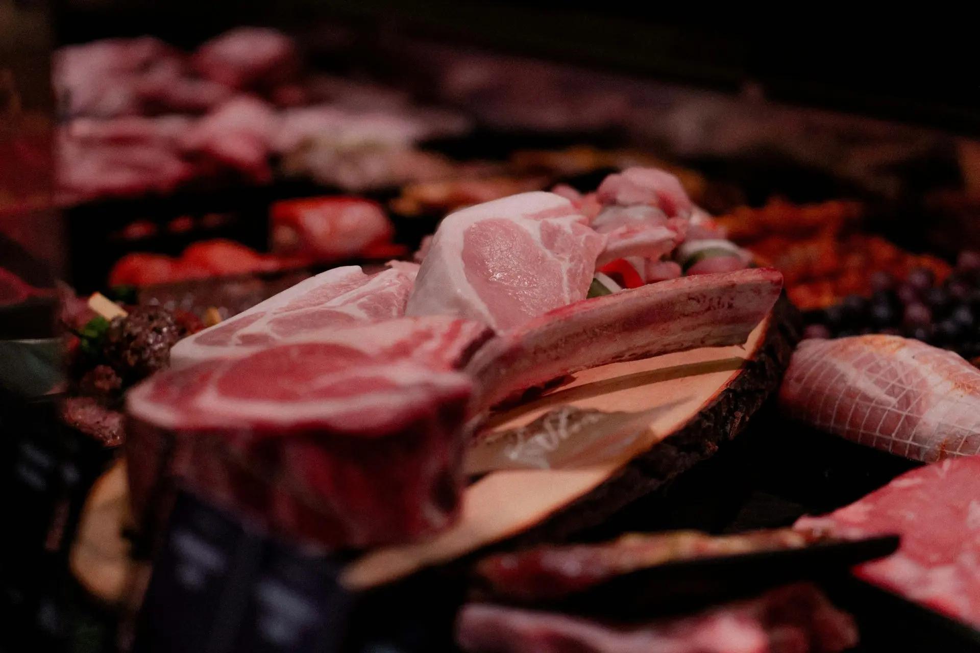 «Дочка» тайской CP Foods собирается открыть сеть магазинов по продаже мясных продуктов в России, узнал Shopper’s. «Дочка» тайской CP Foods собирается открыть сеть магазинов по продаже мясных продуктов в России, узнал Shopper’s.