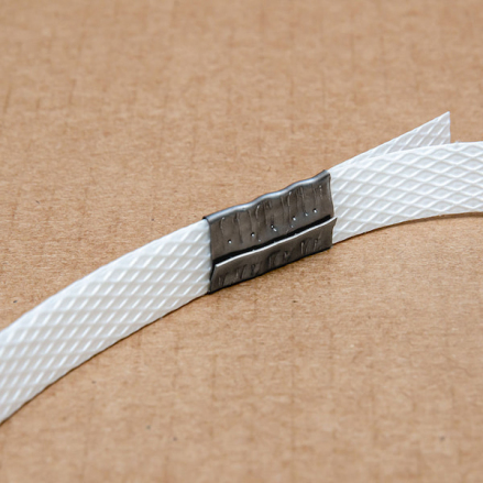 Металлическая скоба для упаковочных лент 16х0,5 мм оцинкованная (скрепа) от компании Европактрейд Металлическая скоба для упаковочных лент 16х0,5 мм оцинкованная (скрепа) от компании Европактрейд