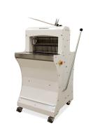 Хлеборезательная машина полуавтоматическая BakeBerry FB-420 Хлеборезательная машина полуавтоматическая BakeBerry FB-420