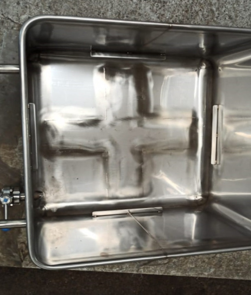 Тележка чан 200 л AISI 304 с шиберным краном Тележка чан 200 л AISI 304 с шиберным краном