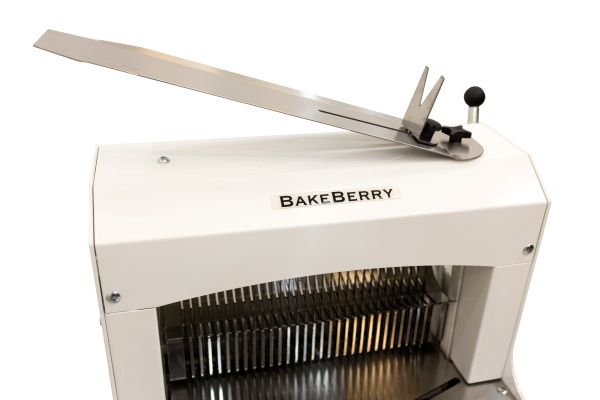 Хлеборезательная машина полуавтоматическая BakeBerry FB-420 Хлеборезательная машина полуавтоматическая BakeBerry FB-420
