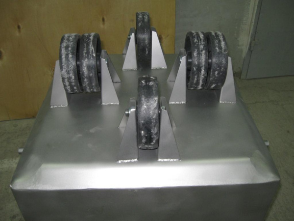 Тележка-чан “Чебурашка” (“Китаянка”) для фарша 300 л AISI 304 Тележка-чан “Чебурашка” (“Китаянка”) для фарша 300 л AISI 304