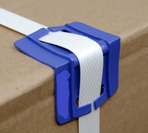 Защитный пластиковый уголок для упаковки стреппинг лентами Защитный пластиковый уголок для упаковки стреппинг лентами