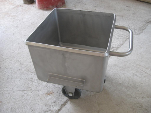 Тележка-чан “Чебурашка” (“Китаянка”) для фарша 100 л AISI 304 Тележка-чан “Чебурашка” (“Китаянка”) для фарша 100 л AISI 304