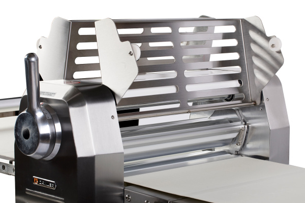 Тестораскаточная машина для слоеного теста напольная Danler KDF-650 Тестораскаточная машина для слоеного теста напольная Danler KDF-650