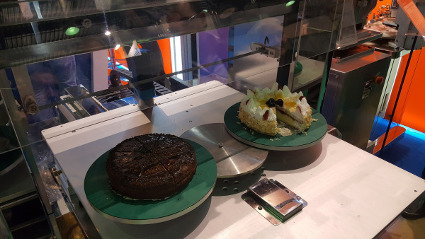 Машина для вертикальной нарезки тортов и бисквита GRE-400 Машина для вертикальной нарезки тортов и бисквита GRE-400