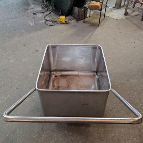 Тележка чан 200 л с краном и большой ручкой AISI 304 Тележка чан 200 л с краном и большой ручкой AISI 304