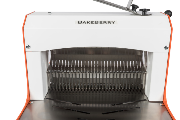 Хлеборезательная машина полуавтоматическая BakeBerry FB-520 Хлеборезательная машина полуавтоматическая BakeBerry FB-520